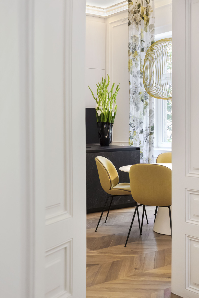 le-chic-yellow-dining-chair-detail