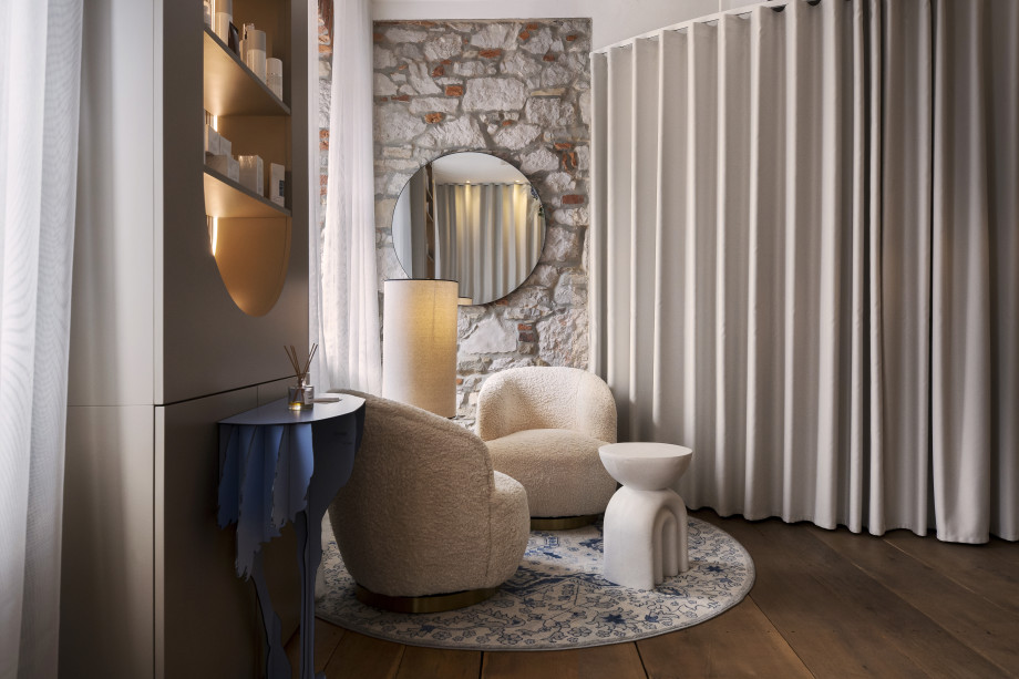 lumi-skin-beauty-studio-lounge-chair-and-stone-wall