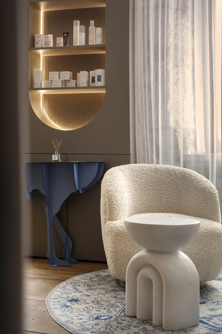 lumi-skin-lounge-chair-and-side-table-detail