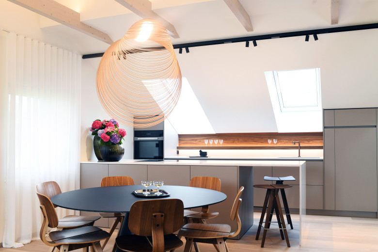 pretty-lagom-kitchen-dining-table-and-pendant-light