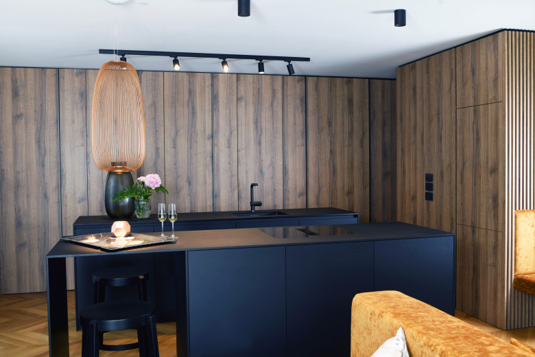 very-wood-kitchen-island-and-wooden-wall-integrated-cabinet